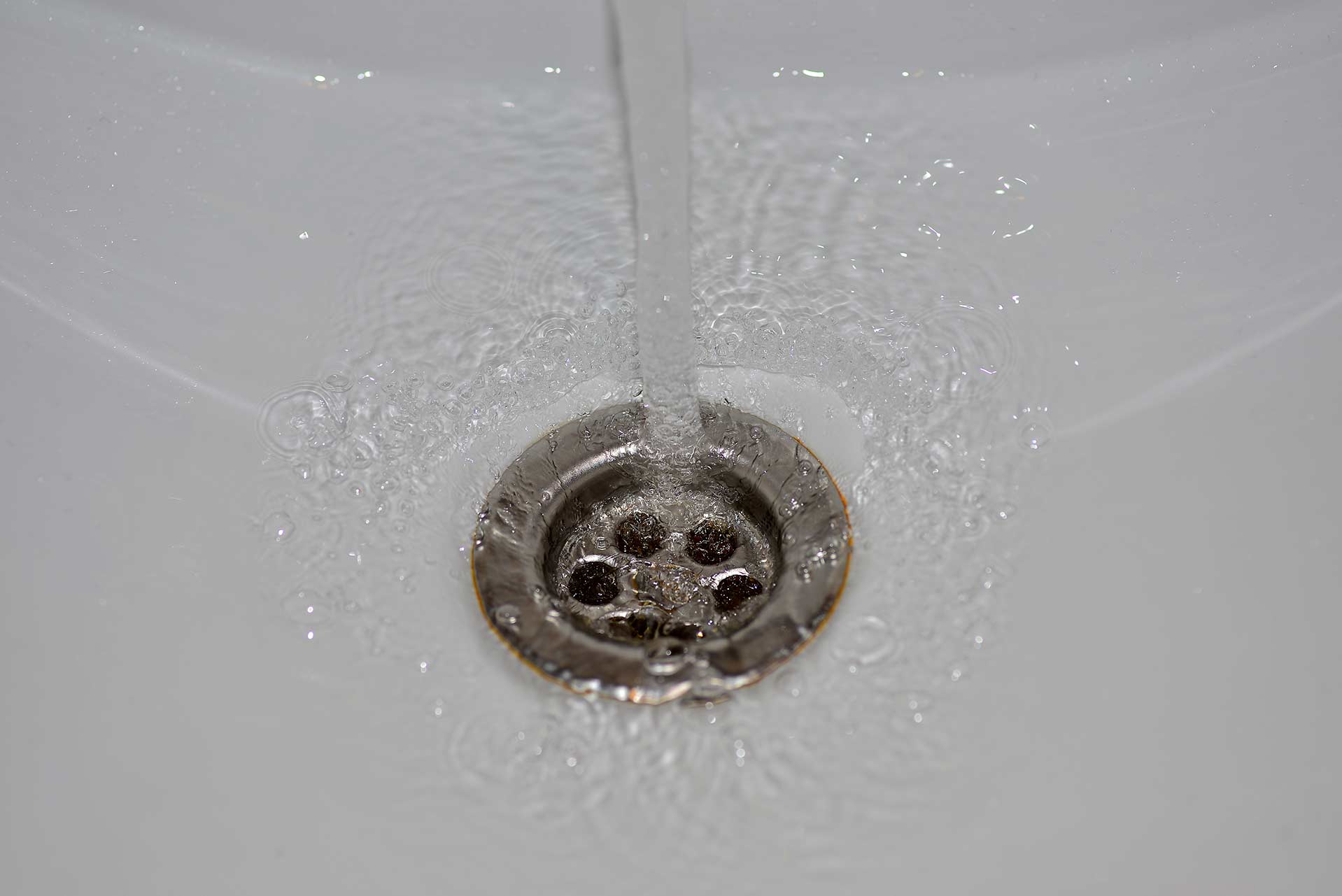 A2B Drains provides services to unblock blocked sinks and drains for properties in Thurrock.
